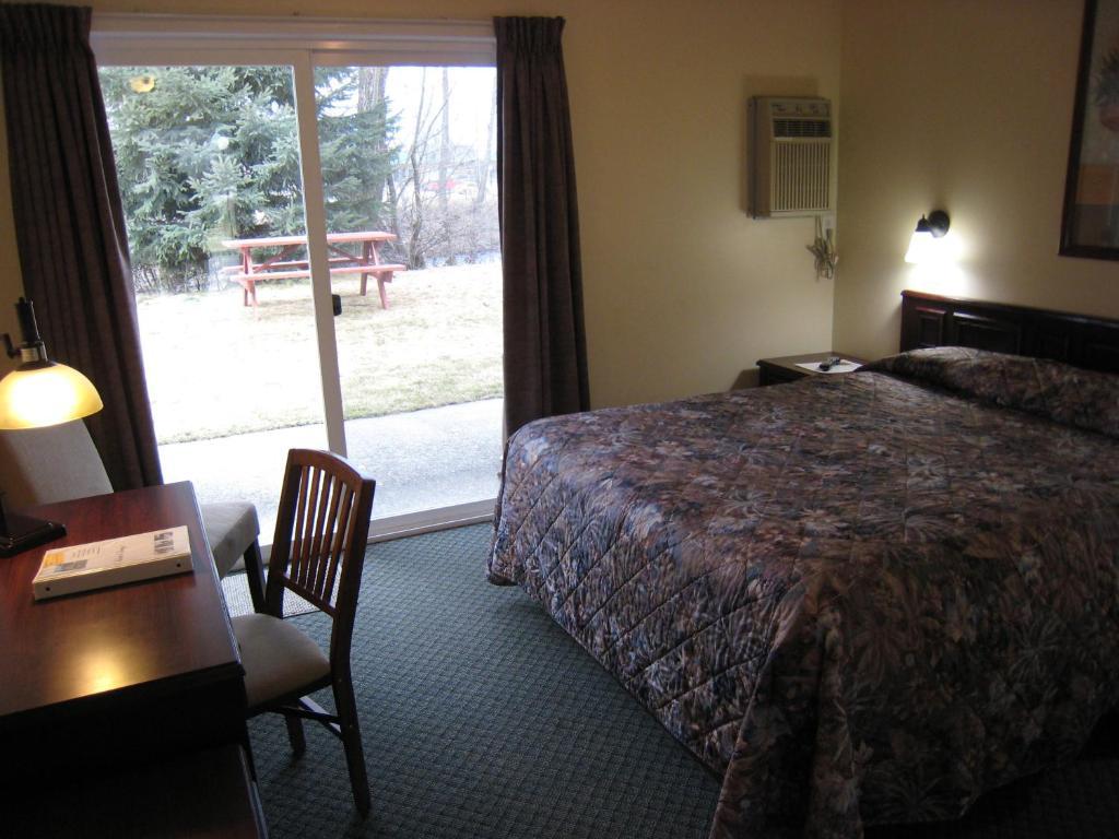 Johnny'S Motel Grand Forks Exterior foto