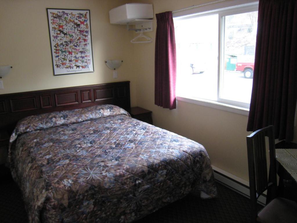 Johnny'S Motel Grand Forks Habitación foto