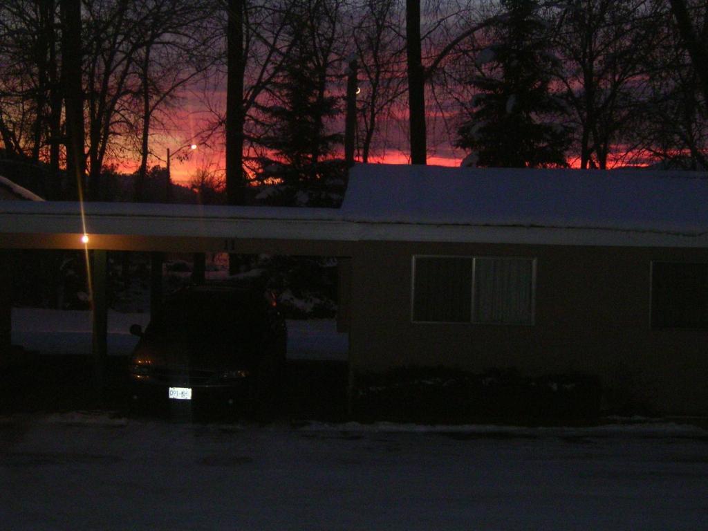 Johnny'S Motel Grand Forks Exterior foto