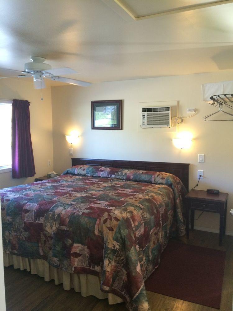 Johnny'S Motel Grand Forks Exterior foto