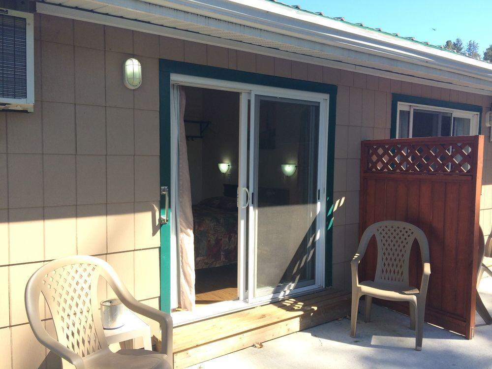 Johnny'S Motel Grand Forks Exterior foto